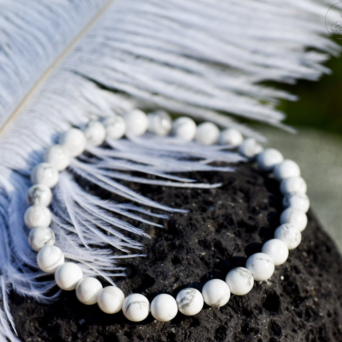Armband, Heilsteine, Perlen, weißer Türkis, alternative Methoden, Steinschmuck