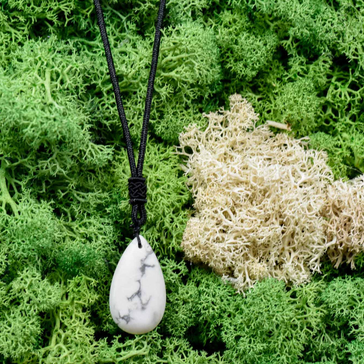 Halskette, Band mit Heilstein Tropfen, weißer Türkis, alternative Methode, Steinschmuck