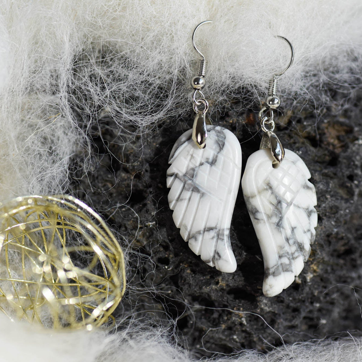 Ohrringe, Haken, Heilstein in Form von Engelsflügeln, weißer Türkis, alternative Methoden, Steinschmuck