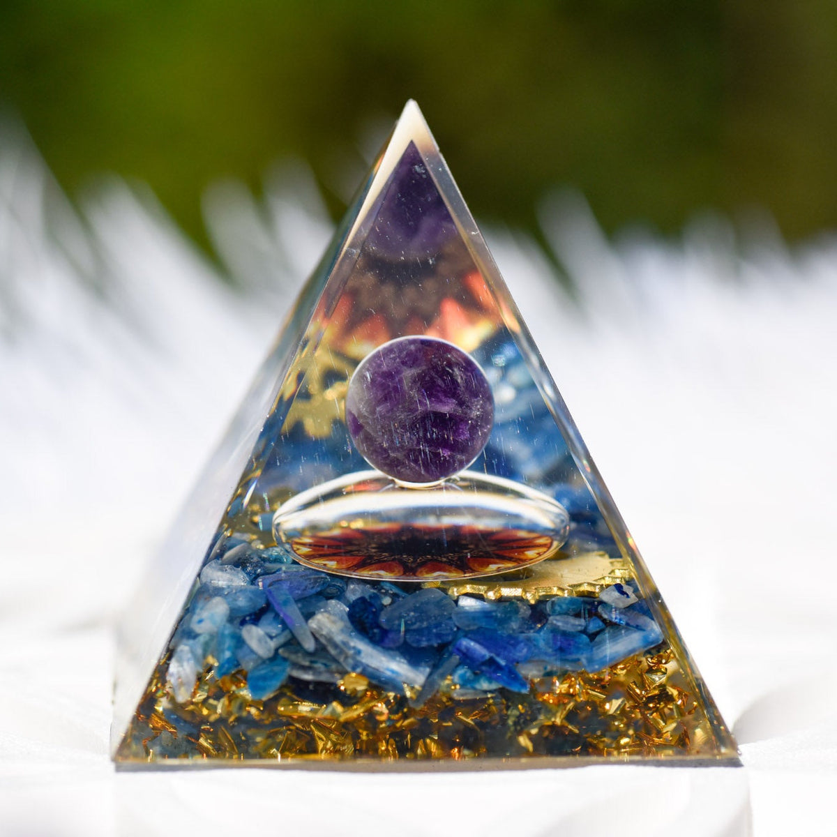 Pyramide aus Epoxidharz, Heilsteinkugel aus Amethyst, Sonnen Symbol, Schutz vor Elektrosmog, alternative Methoden
