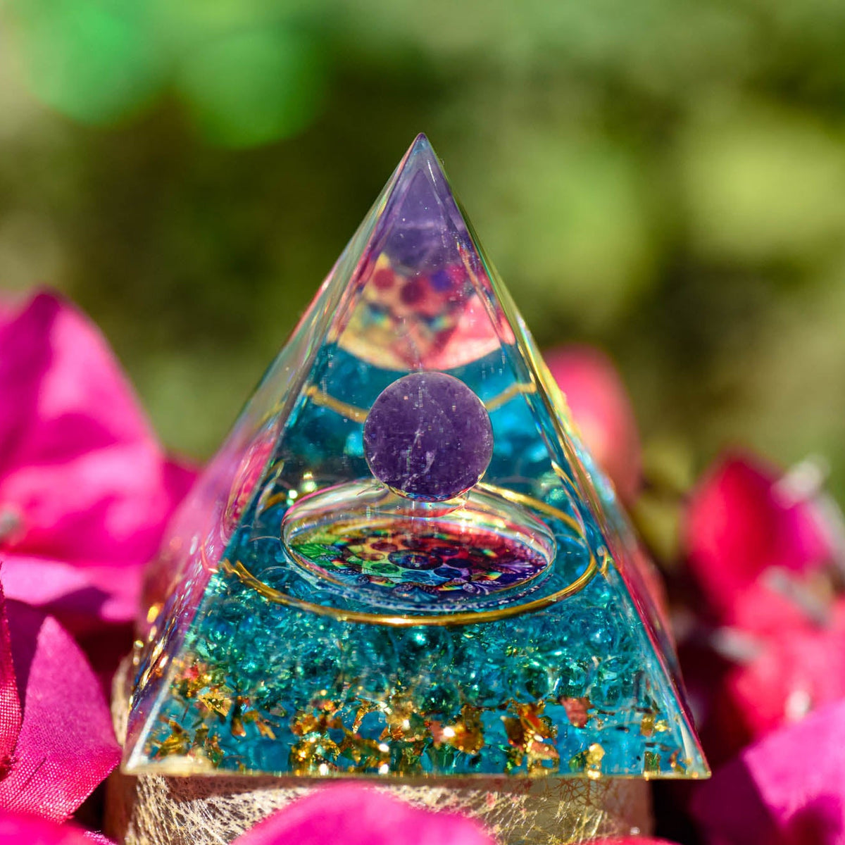 Pyramide aus Epoxidharz, Heilsteinkugel aus Amethyst, Symbol Chakra Blume, Schutz vor Elektrosmog, alternative Methoden