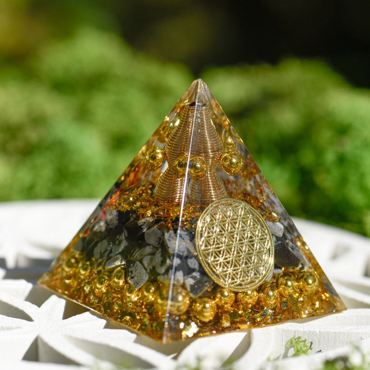 Pyramide aus Epoxidharz, Heilsteine Obsidian, Symbol Blume des Lebens, Spirale, Schutz vor Elektrosmog, alternative Methoden