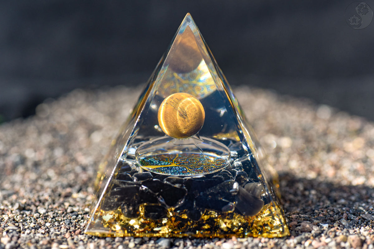 Pyramide aus Epoxidharz, Heilsteinkugel aus Tigerauge, LebensbaumSymbol, Schutz vor Elektrosmog, alternative Methoden