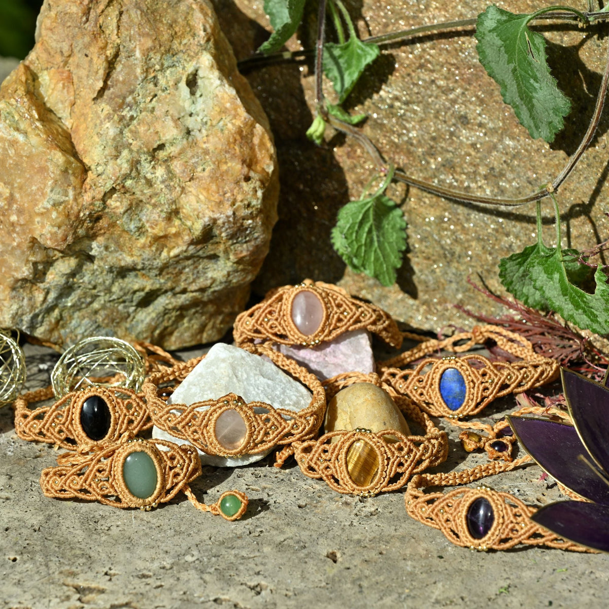 Armband geknüpft, Makramee, unterschiedliche Heilstein, verstellbar, alternative Methoden, Steinschmuck
