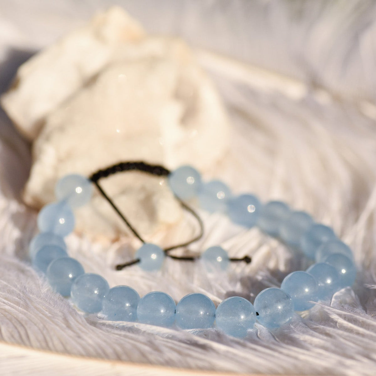 Armband, Heilsteine, Perlen, Aquamarin, geknüpft, verstellbar, alternative Methoden, Steinschmuck