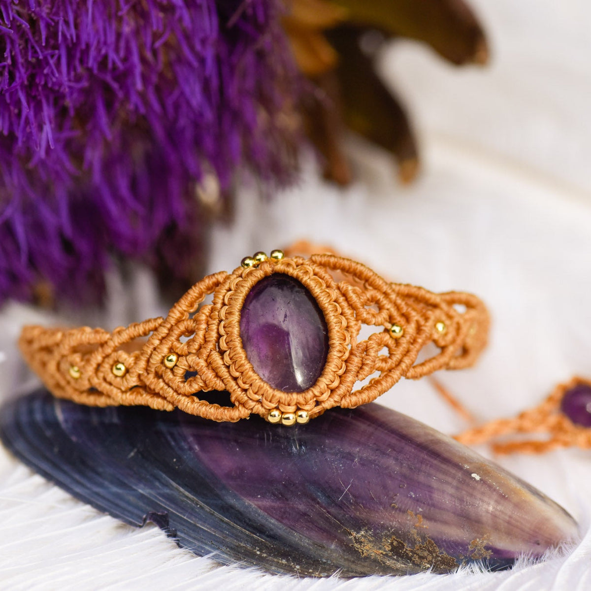 Armband geknüpft, Makramee, Heilstein, Amethyst, verstellbar, alternative Methoden, Steinschmuck