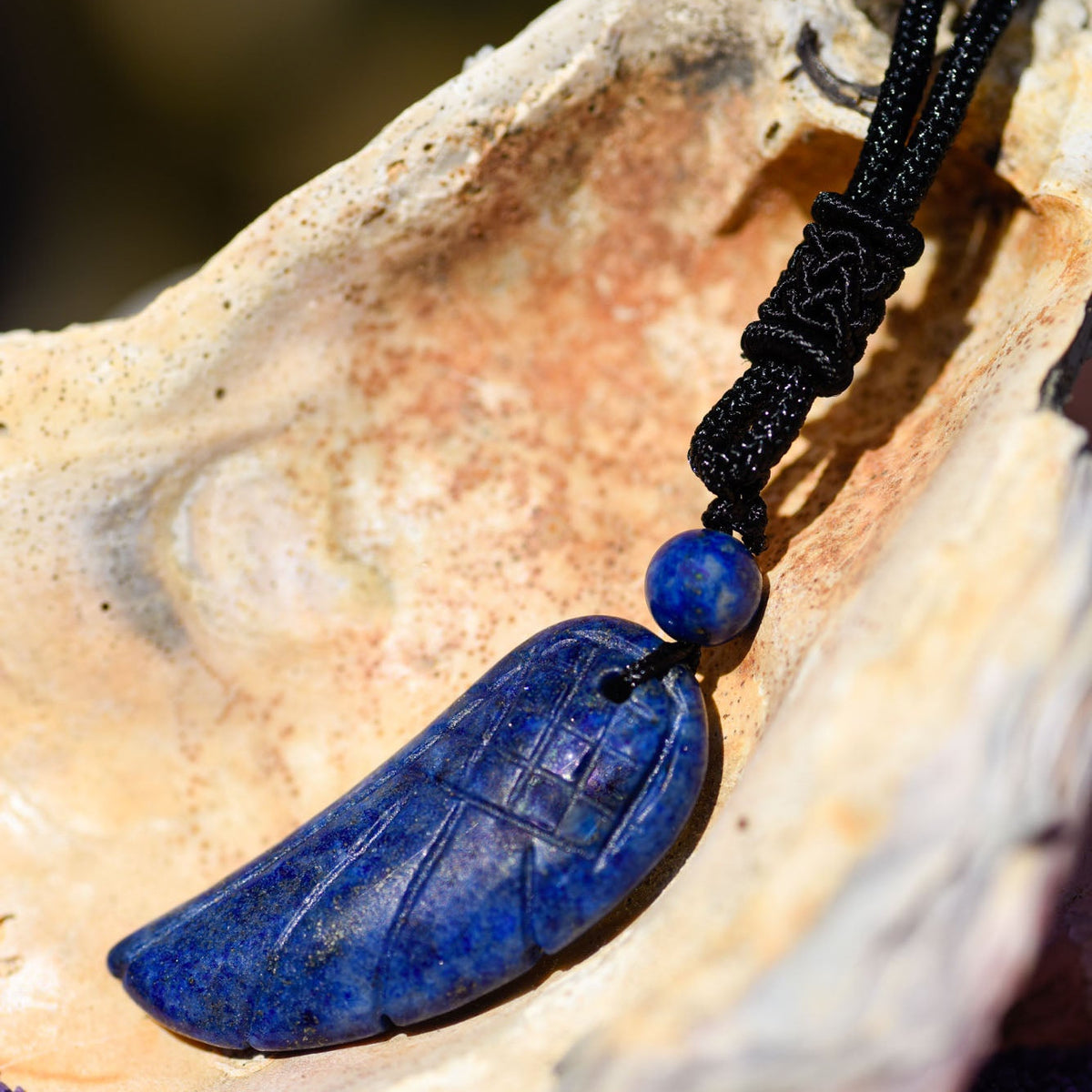 Halskette, Band mit Anhänger, Heilstein in Form von Engelsflügel, Lapislazuli, alternative Methode, Steinschmuck
