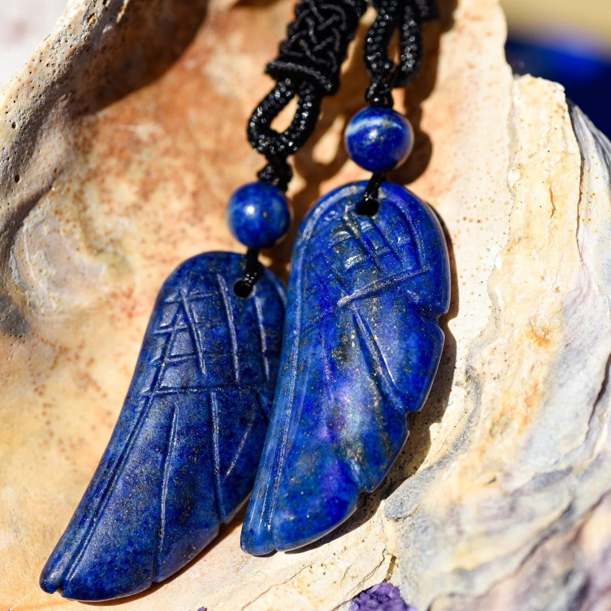 Halskette, Band mit Anhänger, Heilstein in Form von Engelsflügel, Lapislazuli, alternative Methode, Steinschmuck