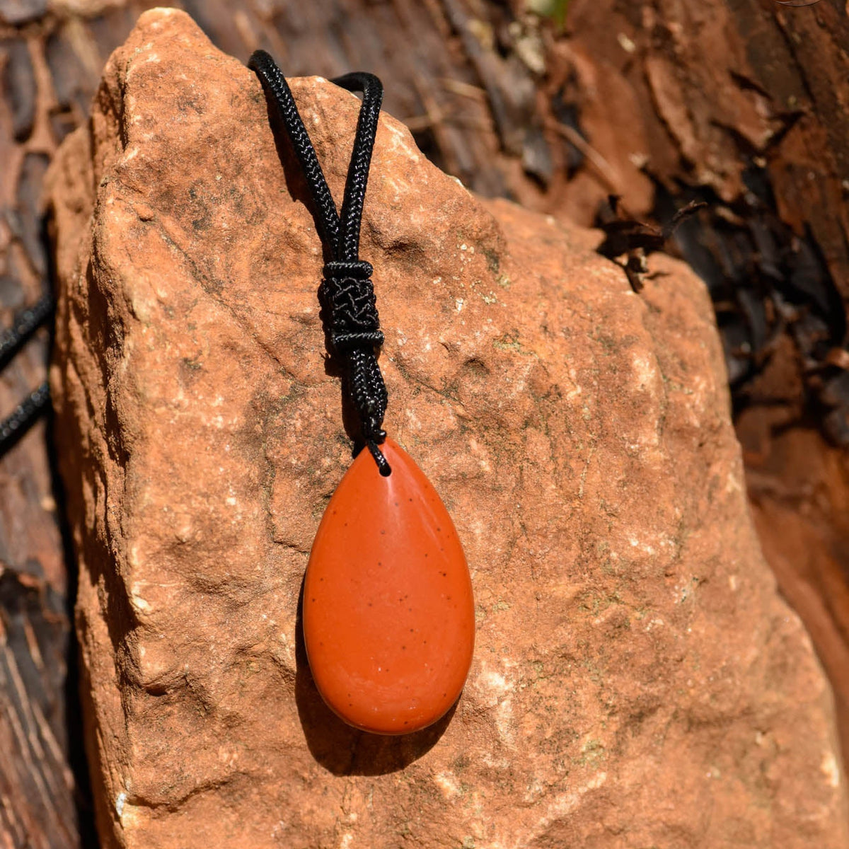 Halskette, Band mit Heilstein Tropfen, roter Jasper, alternative Methode, Steinschmuck