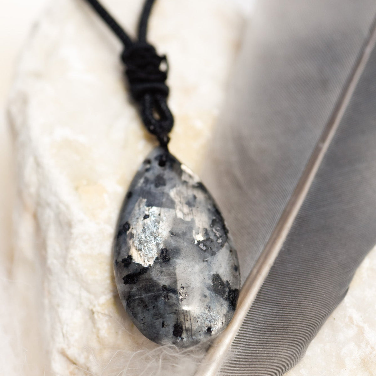 Halskette, Band mit Heilstein Tropfen, Labradorit, alternative Methode, Steinschmuck