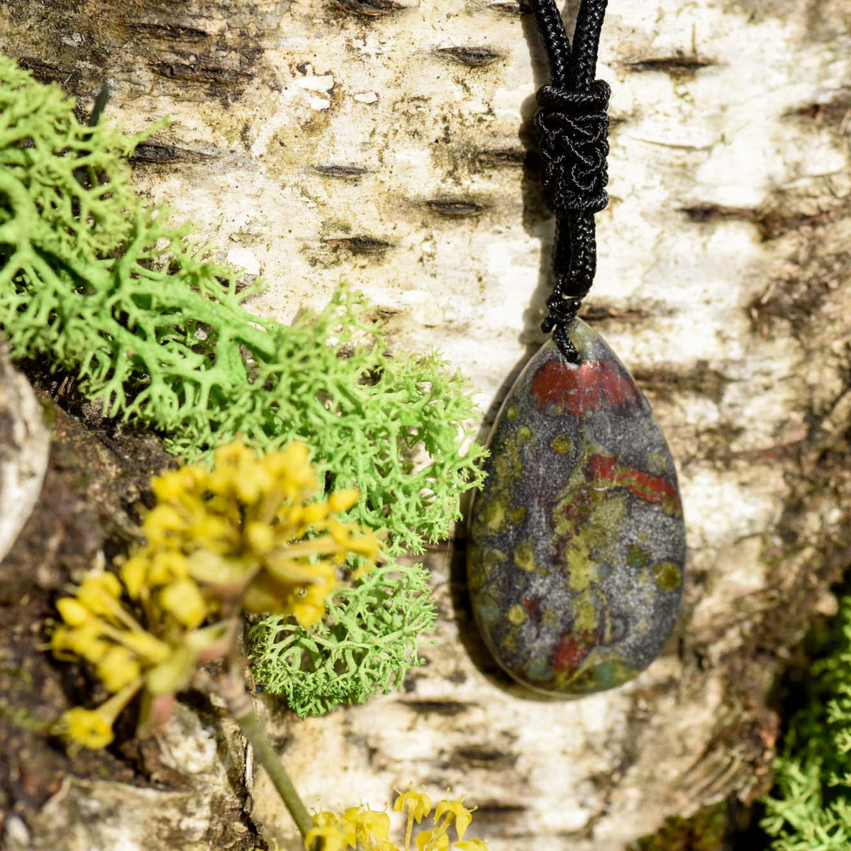 Halskette, Band mit Heilstein Tropfen, Drachenblutstein, alternative Methode, Steinschmuck