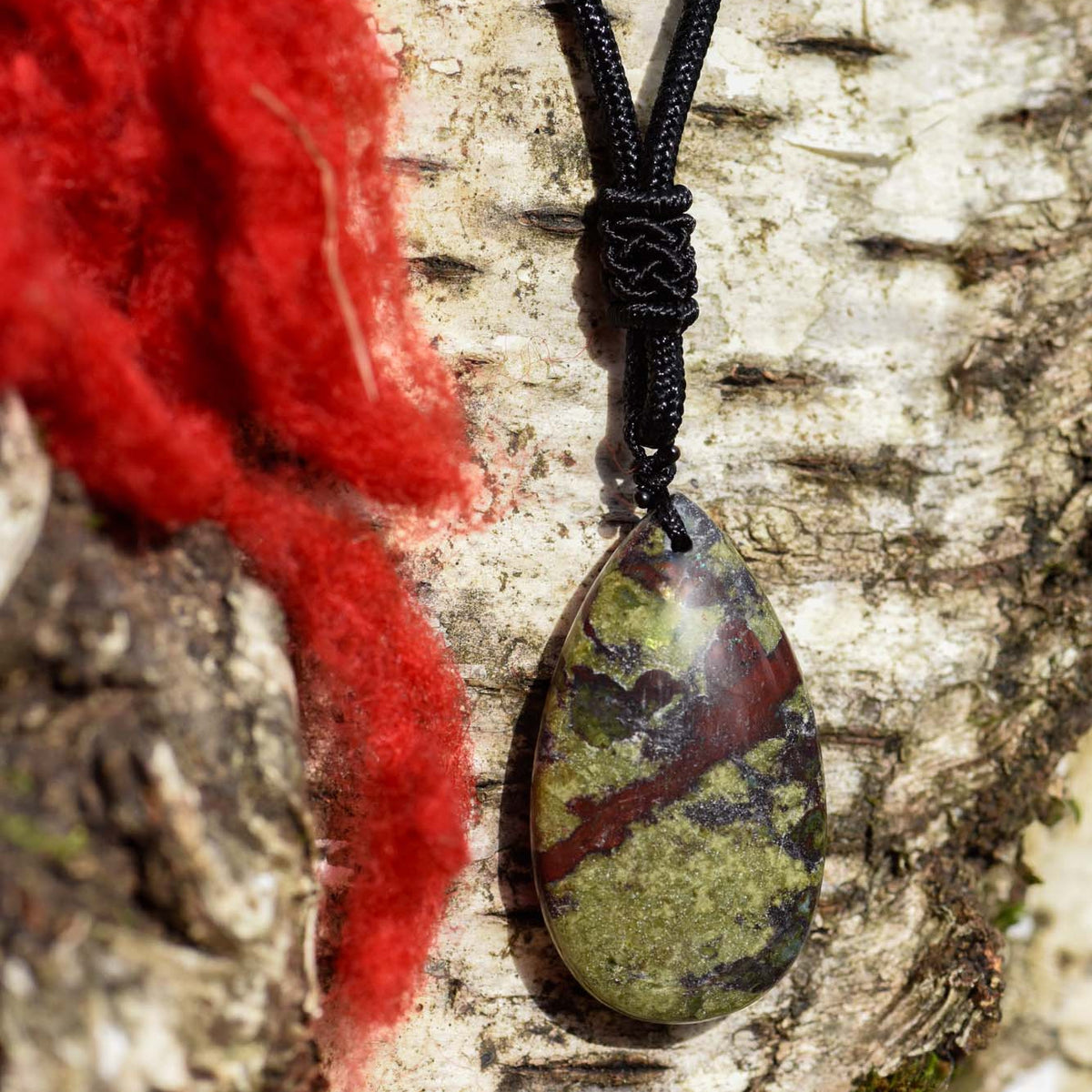Halskette, Band mit Heilstein Tropfen, Drachenblutstein, alternative Methode, Steinschmuck