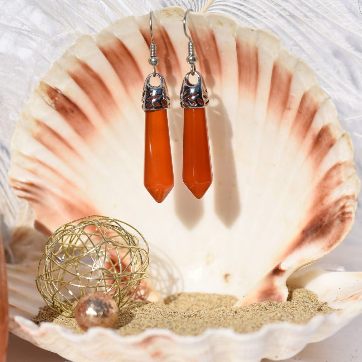 Ohrringe, Haken, Metallfassung, Heilstein in Kristallform, roter Achat, alternative Methoden, Steinschmuck