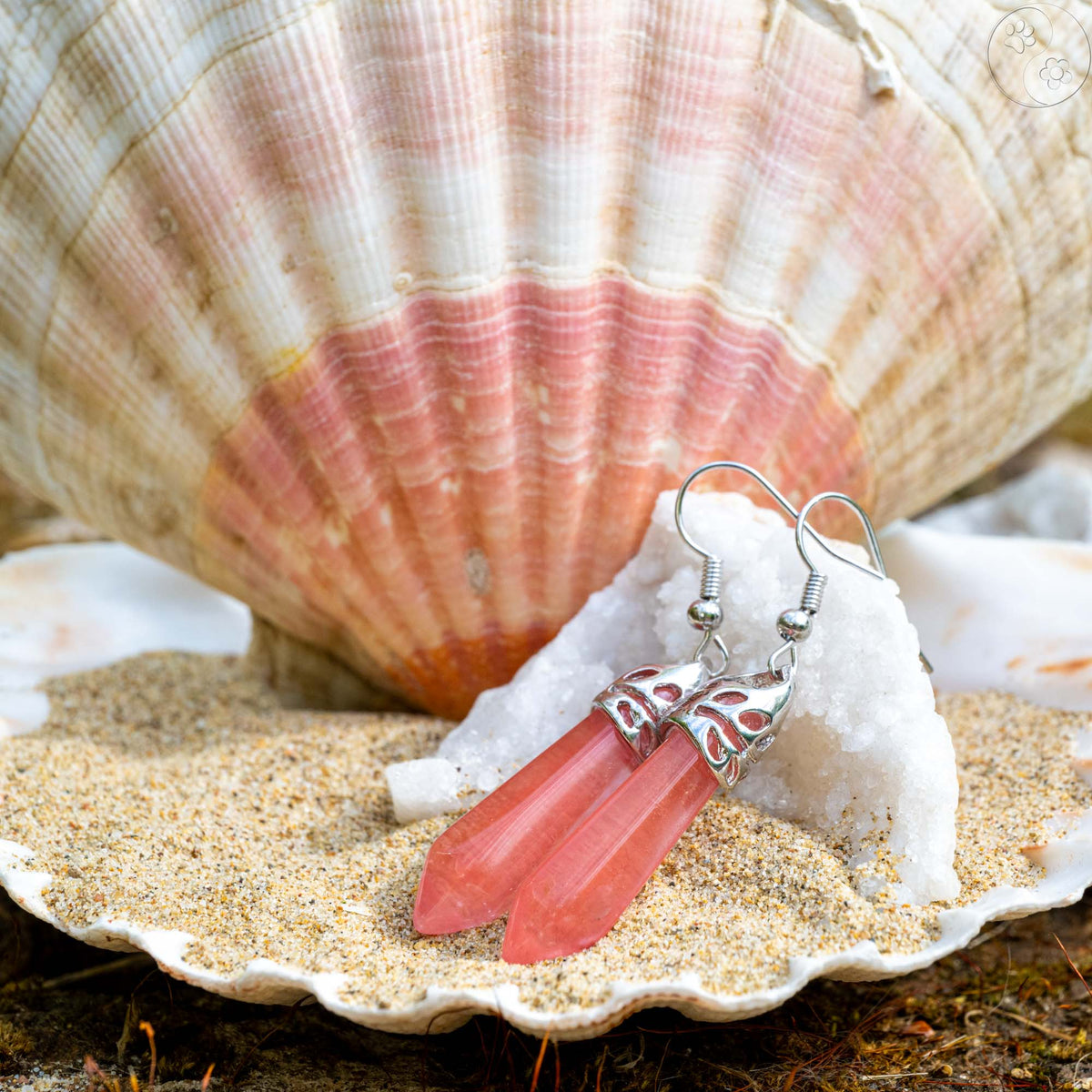 Ohrringe, Haken, Metallfassung, Heilstein in Kristallform, Kirschquarz, alternative Methoden, Steinschmuck