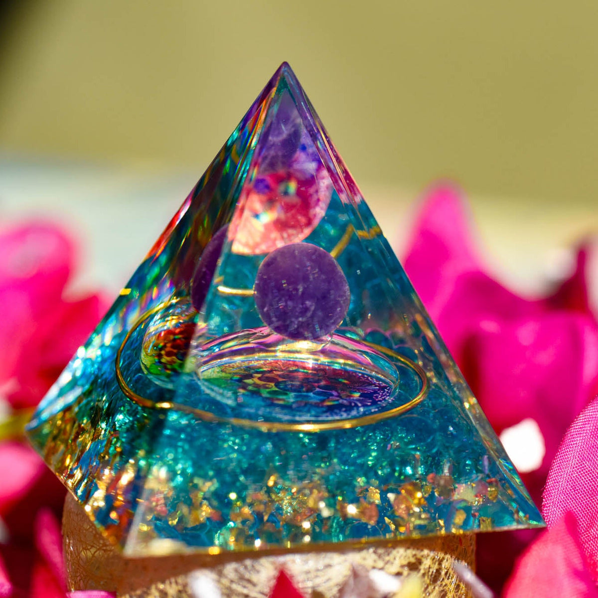 Pyramide aus Epoxidharz, Heilsteinkugel aus Amethyst, Symbol Chakra Blume, Schutz vor Elektrosmog, alternative Methoden