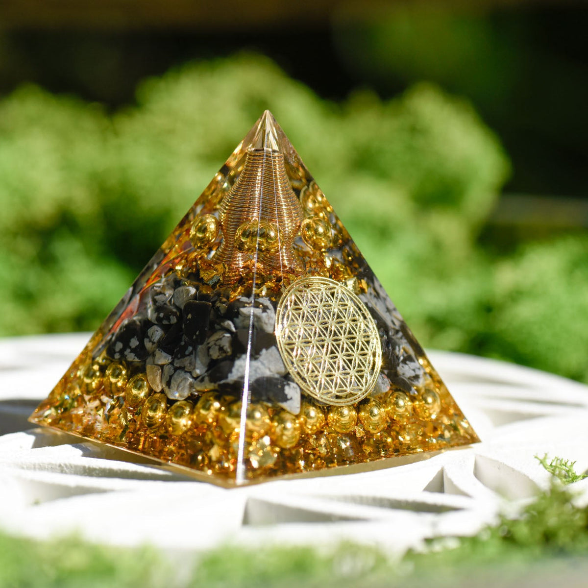 Pyramide aus Epoxidharz, Heilsteine Obsidian, Symbol Blume des Lebens, Spirale, Schutz vor Elektrosmog, alternative Methoden
