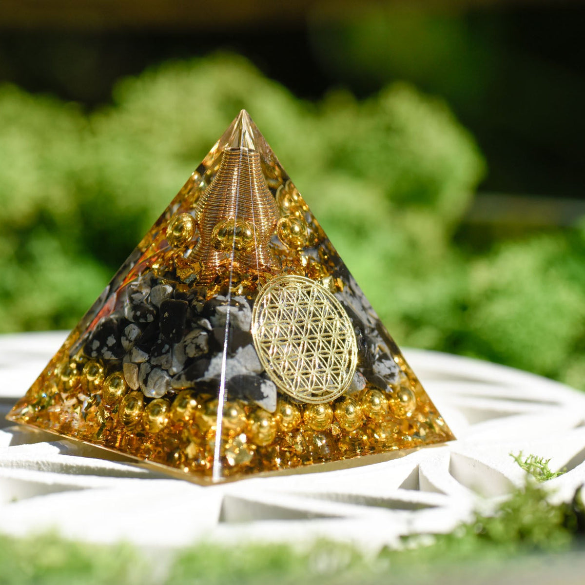 Pyramide aus Epoxidharz, Heilsteine Obsidian, Symbol Blume des Lebens, Spirale, Schutz vor Elektrosmog, alternative Methoden