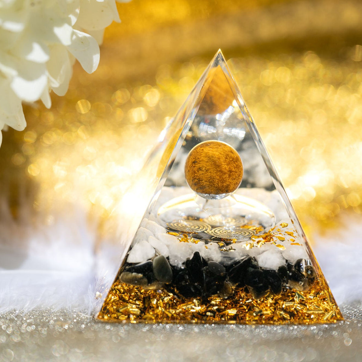 Pyramide aus Epoxidharz, Heilsteinkugel aus Tigerauge, Metallspirale, Schutz vor Elektrosmog, alternative Methoden