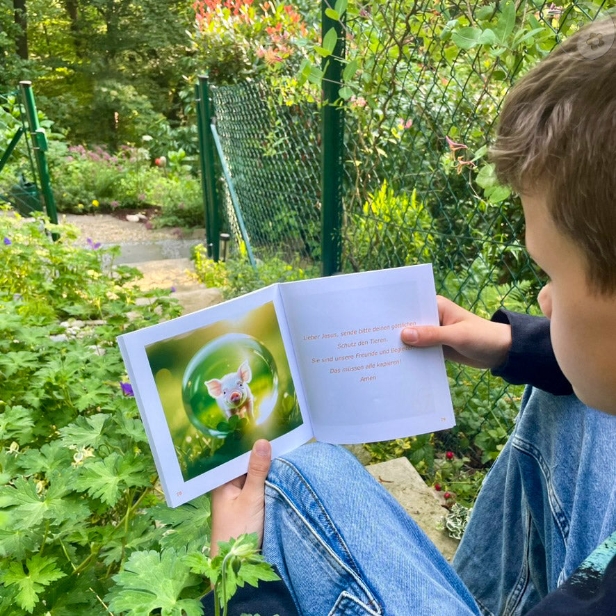 Junge mit Buch, Schutzengel, Gebete, Kinder, alternative Methoden